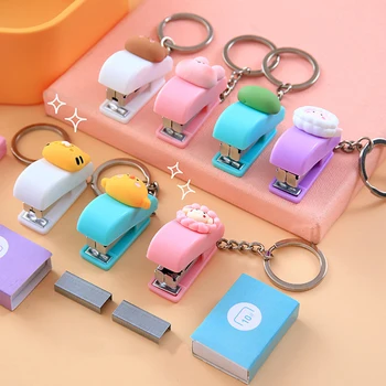 1 Adet Taşınabilir Anahtarlık Karikatür Hayvan Mini Zımba Anahtarlık Kağıt Bağlayıcı Kırtasiye NO. 10 Zımba Ofis Ciltleme Aracı